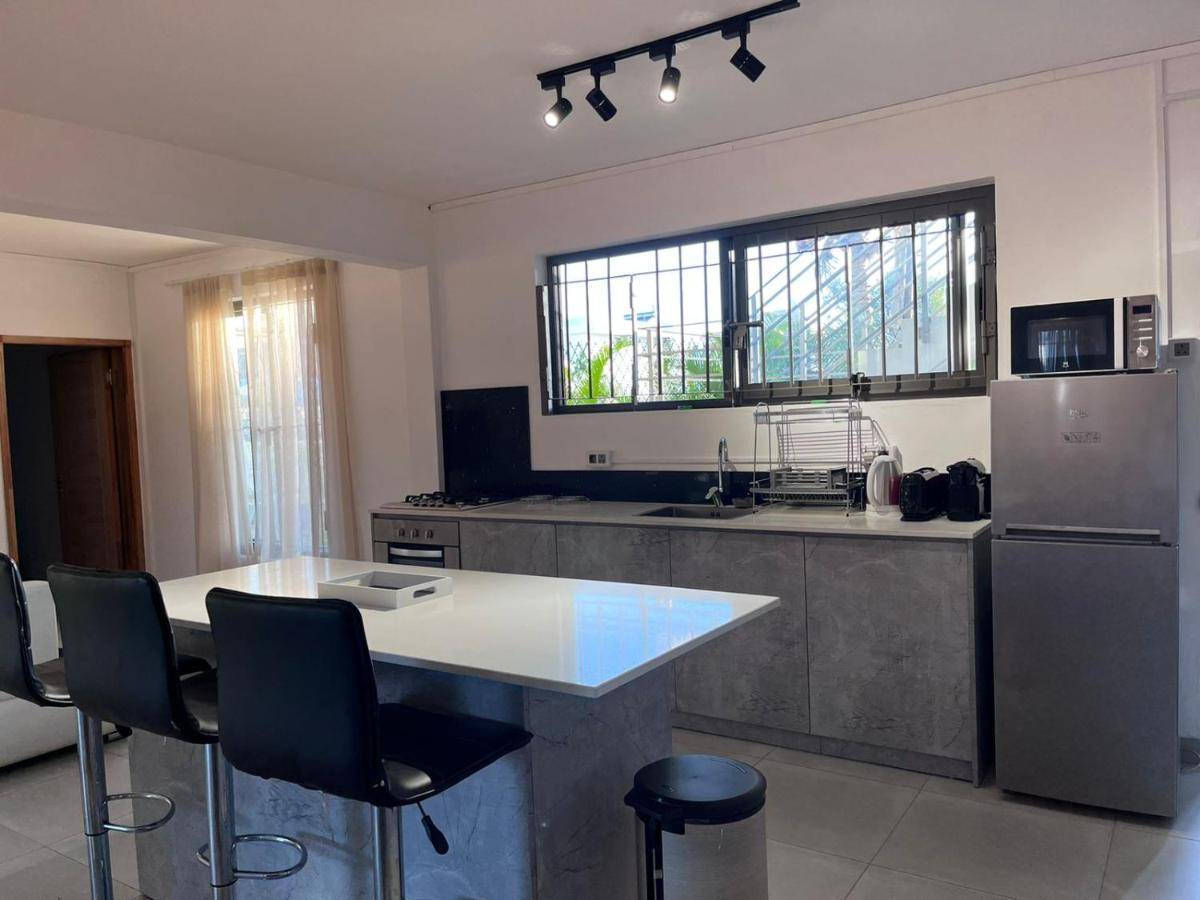 Seasons Break Apartment Pereybere Pereybere Beach Esterno foto